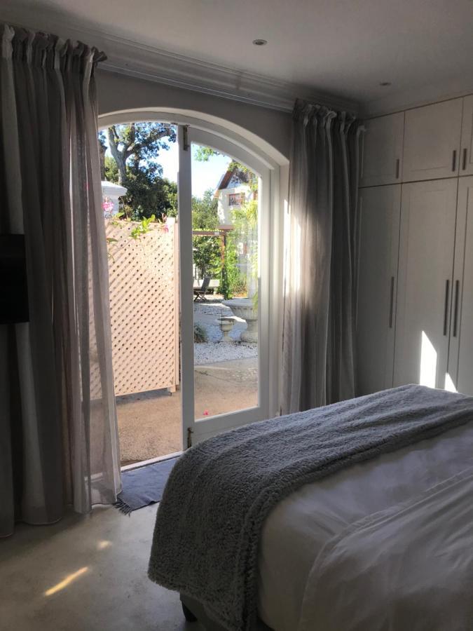 1 On Mona Bed & Breakfast