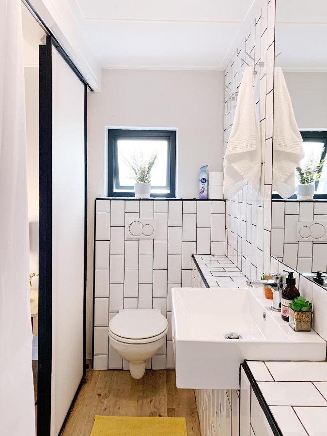 Apartment Urban Pod In Vibrant Point Cape Town