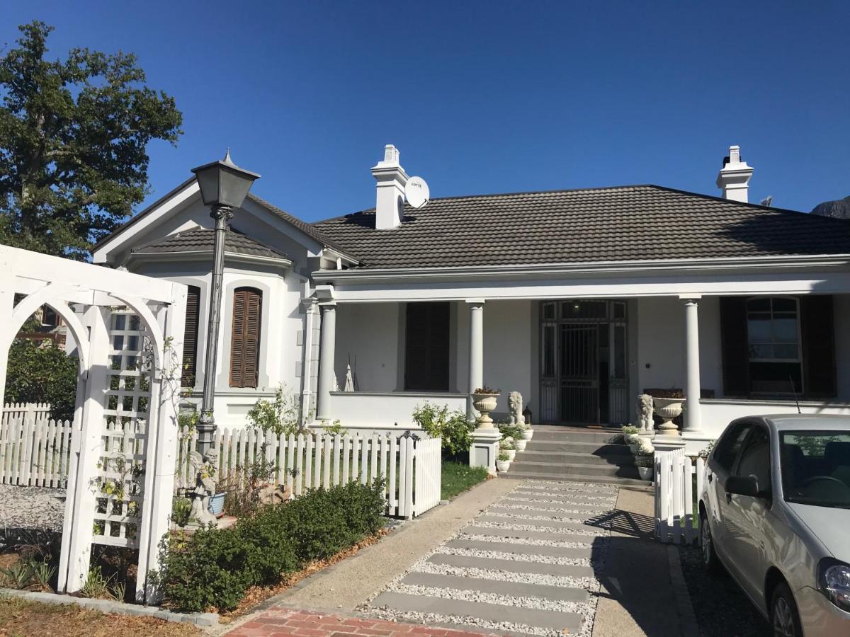 Bed & Breakfast 1 On Mona Cape Town