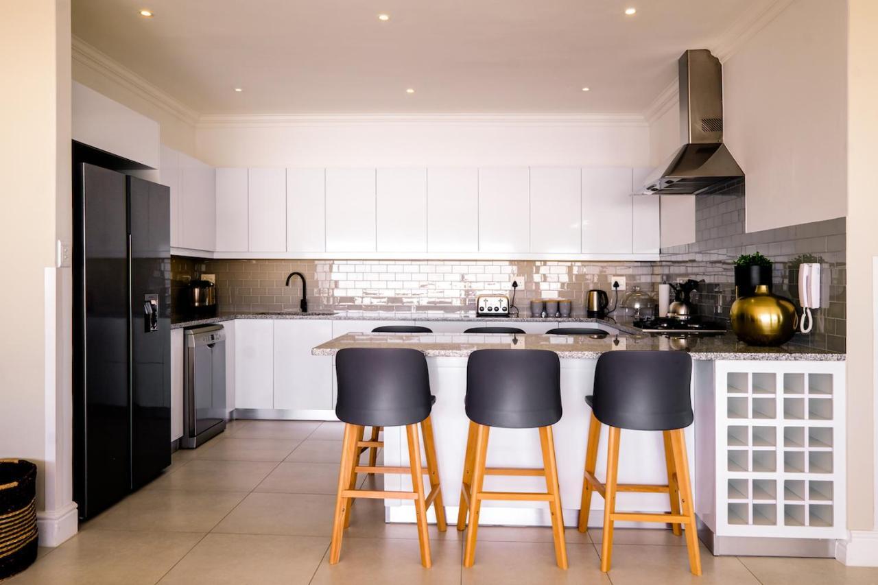 Guest house 3 On Camps Bay Cape Town