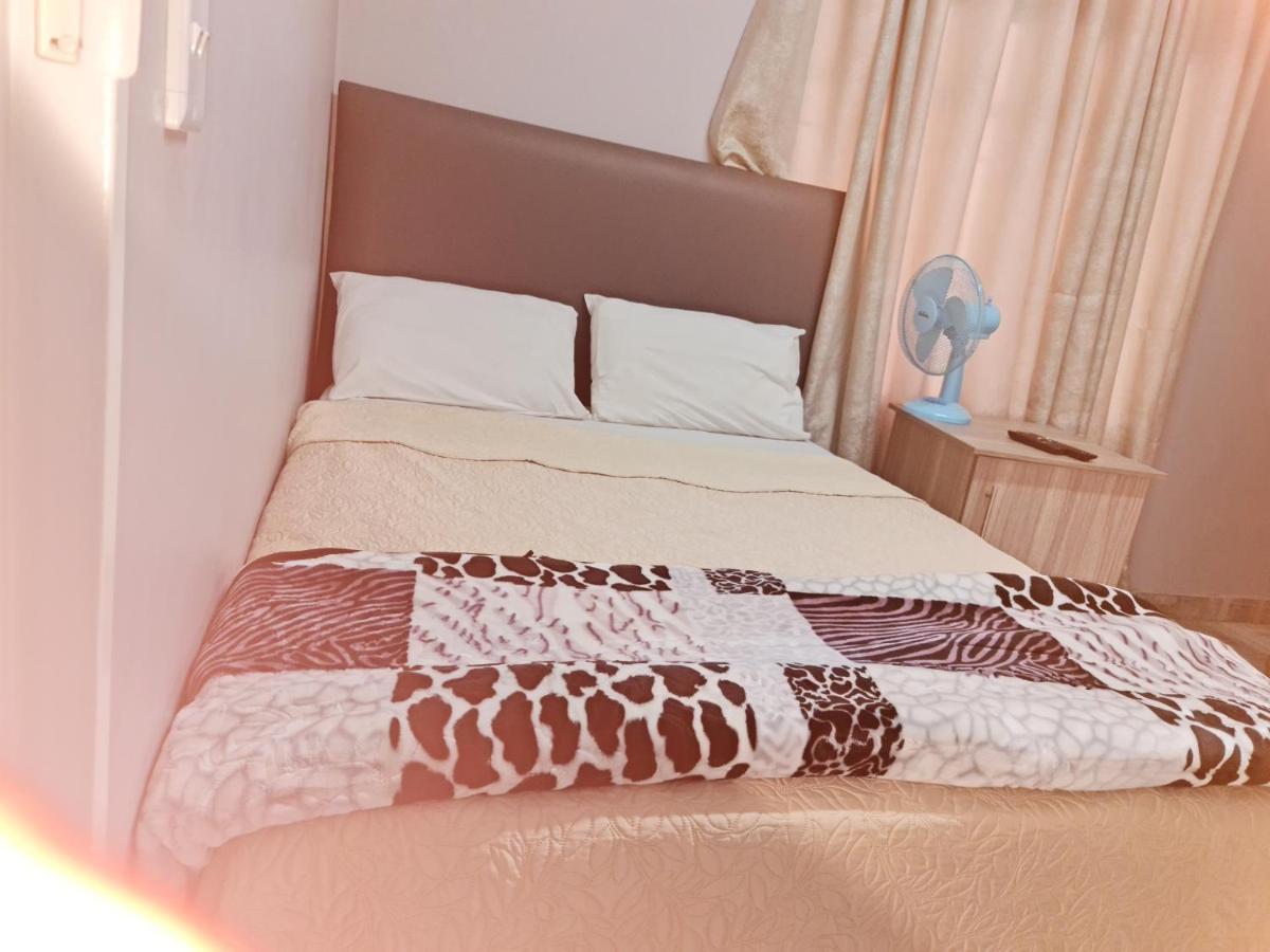 Hasate 10 Florence Street Oakdale Belliville 7530 South African 2*
