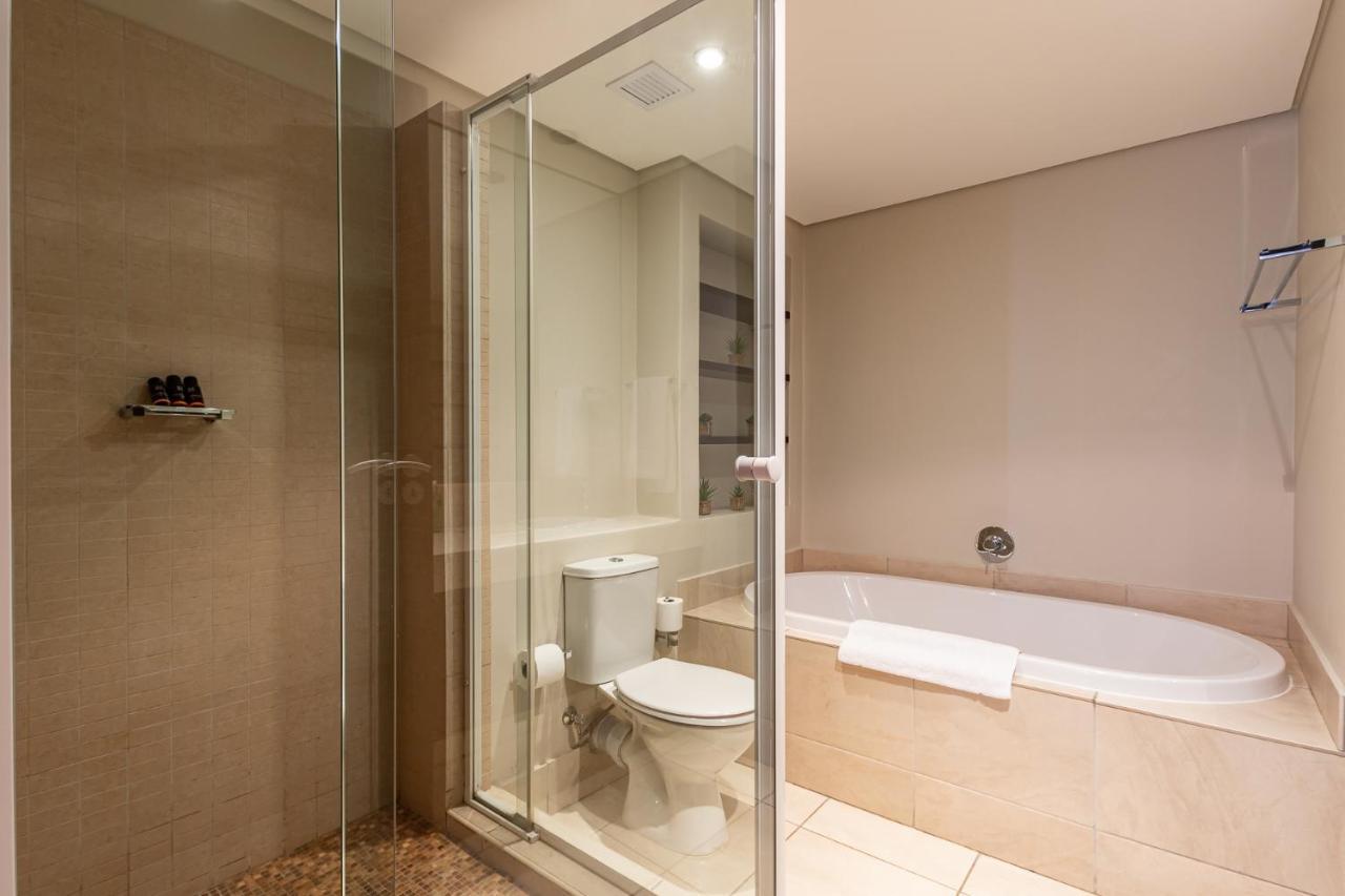 Apartment Itc Icon Two Bedroom With Lovely Balcony Cape Town
