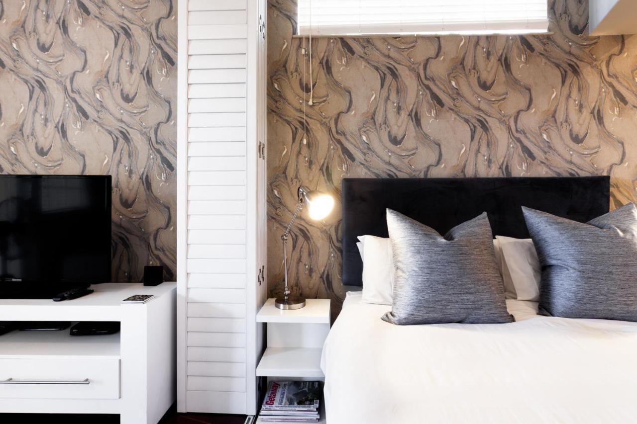 Apartment Stunning Studio With Garden & Parking In Sunny Sea Point Cape Town
