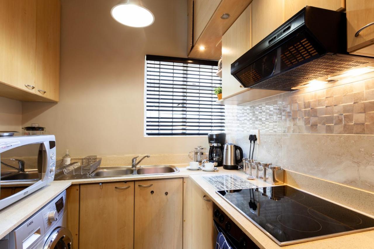 Stunning Studio With Garden & Parking In Sunny Sea Point * Cape Town