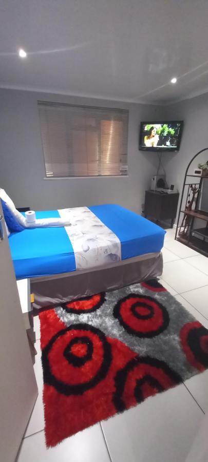 Acomodação com café da manhã  Neo&ruks Self Catering Services *