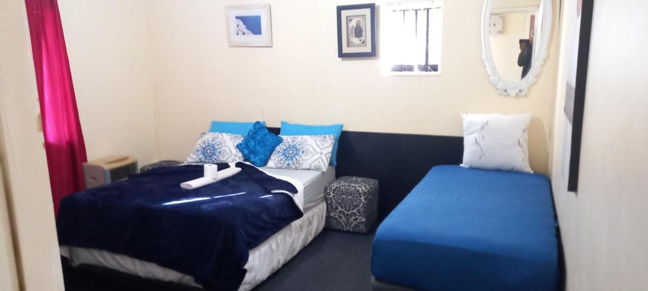 Neo&ruks Self Catering Services Acomodação com café da manhã  *