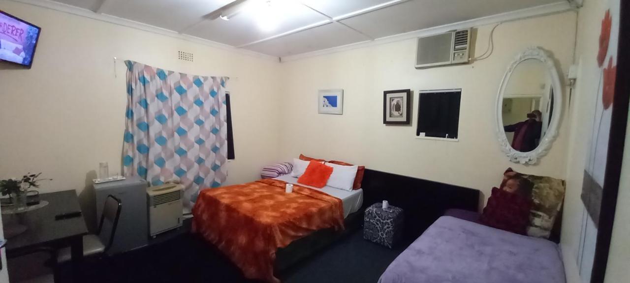 Acomodação com café da manhã  Neo&ruks Self Catering Services *
