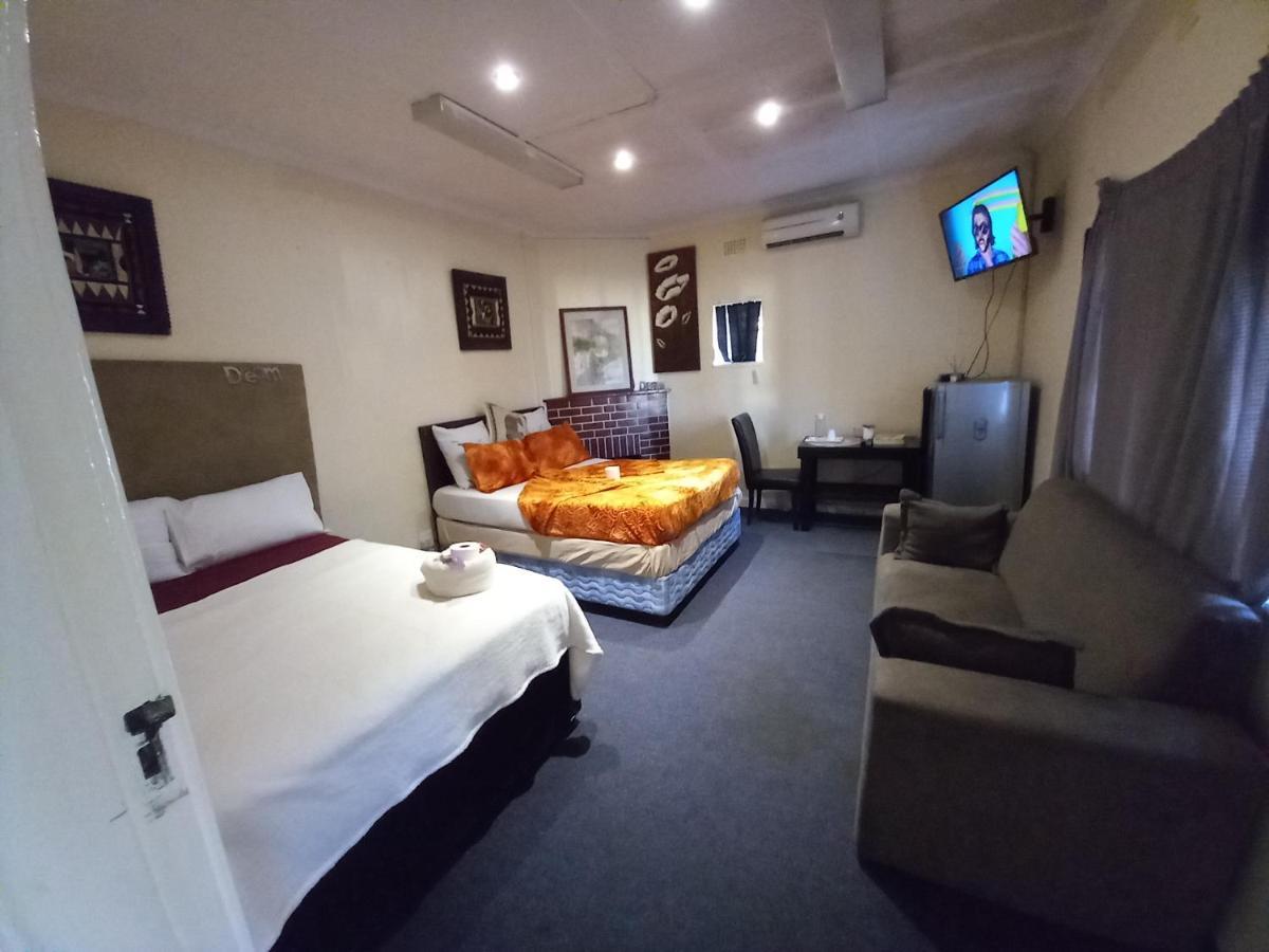 Acomodação com café da manhã  Neo&ruks Self Catering Services *