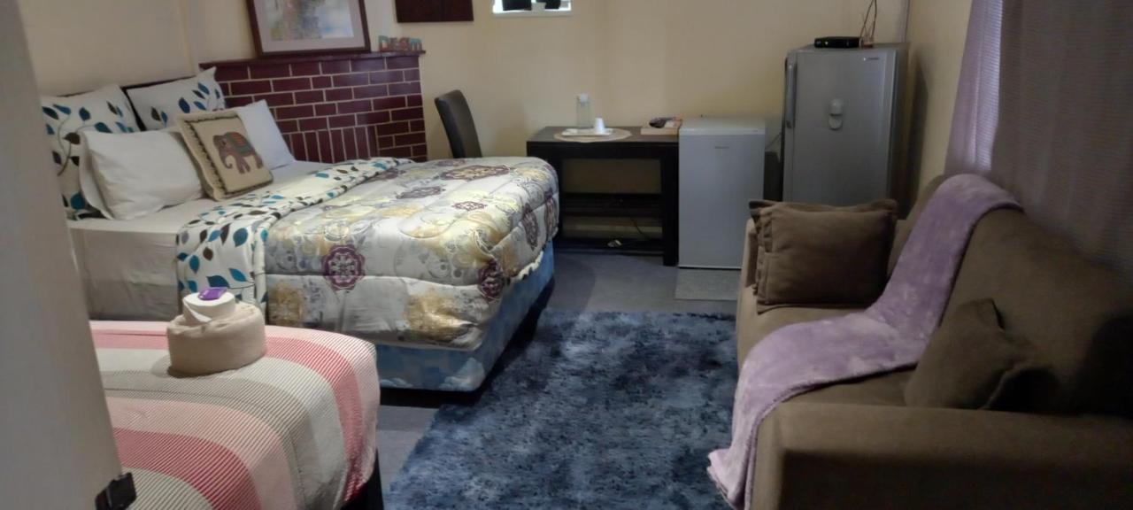 Neo&ruks Self Catering Services Acomodação com café da manhã 