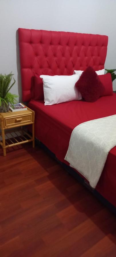 Acomodação com café da manhã  Neo&ruks Self Catering Services *