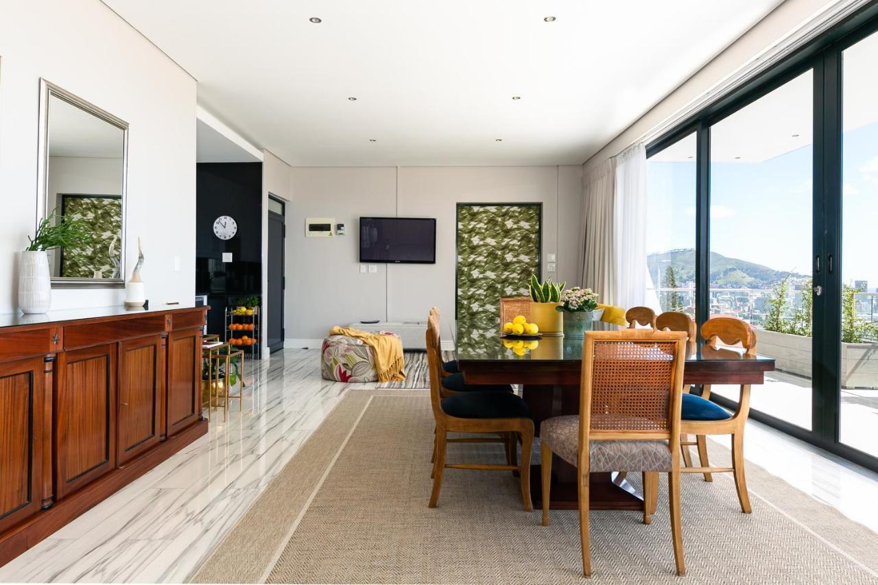 Apartment Cambridge -#1 Spectacular Balcony Cape Town