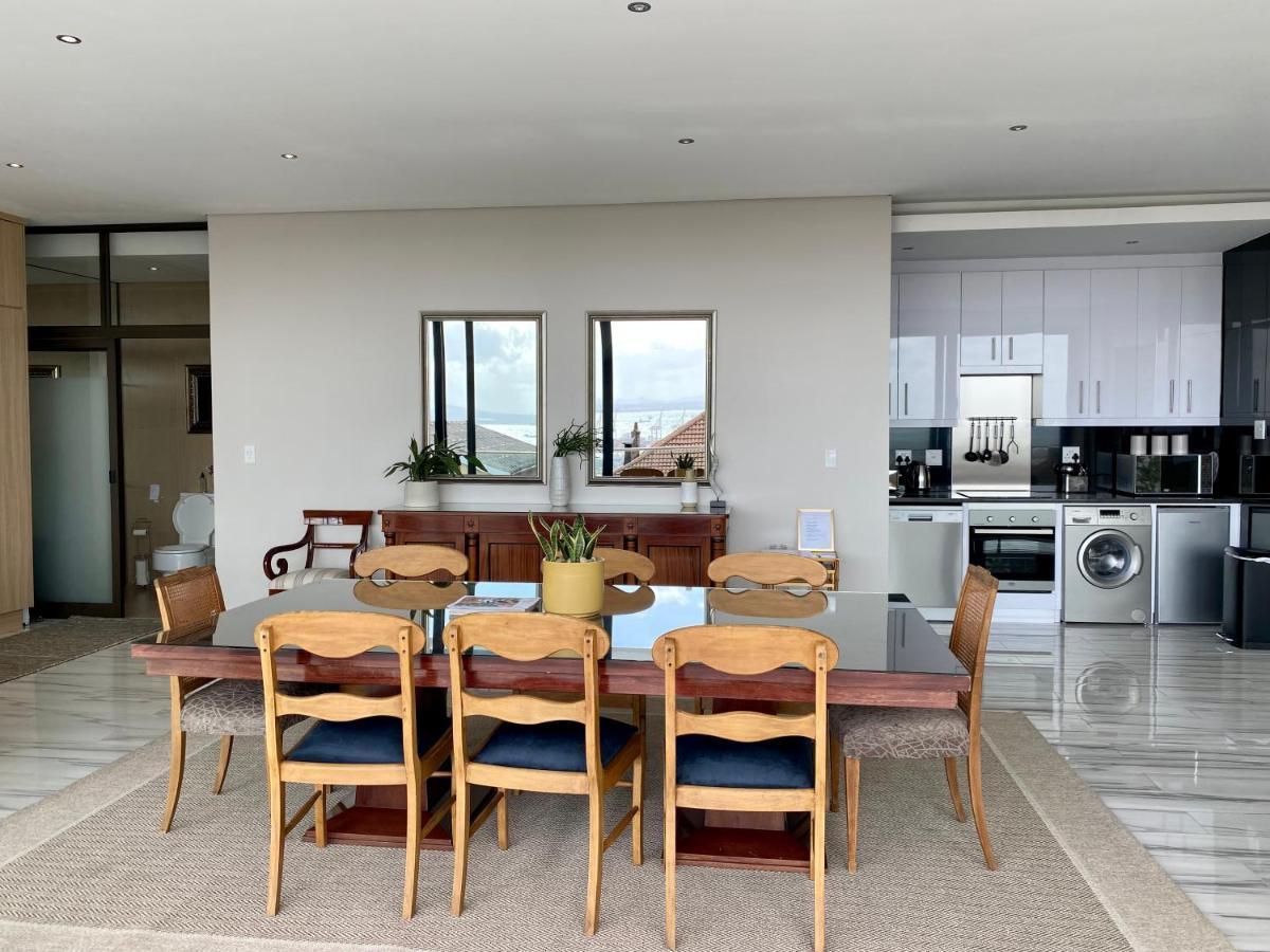 Cambridge -#1 Spectacular Balcony Apartment *
