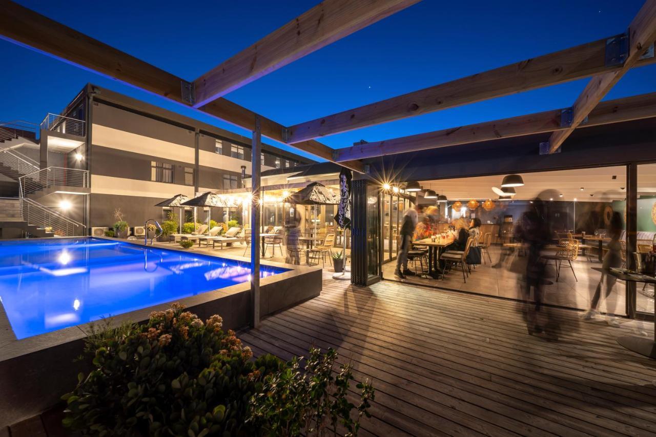 Kloof Street - Lion Roars & Hotel