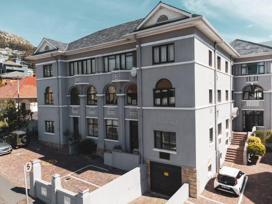 Apartment Cozy One-bedroom In The Heart Of Sea Point Cape Town