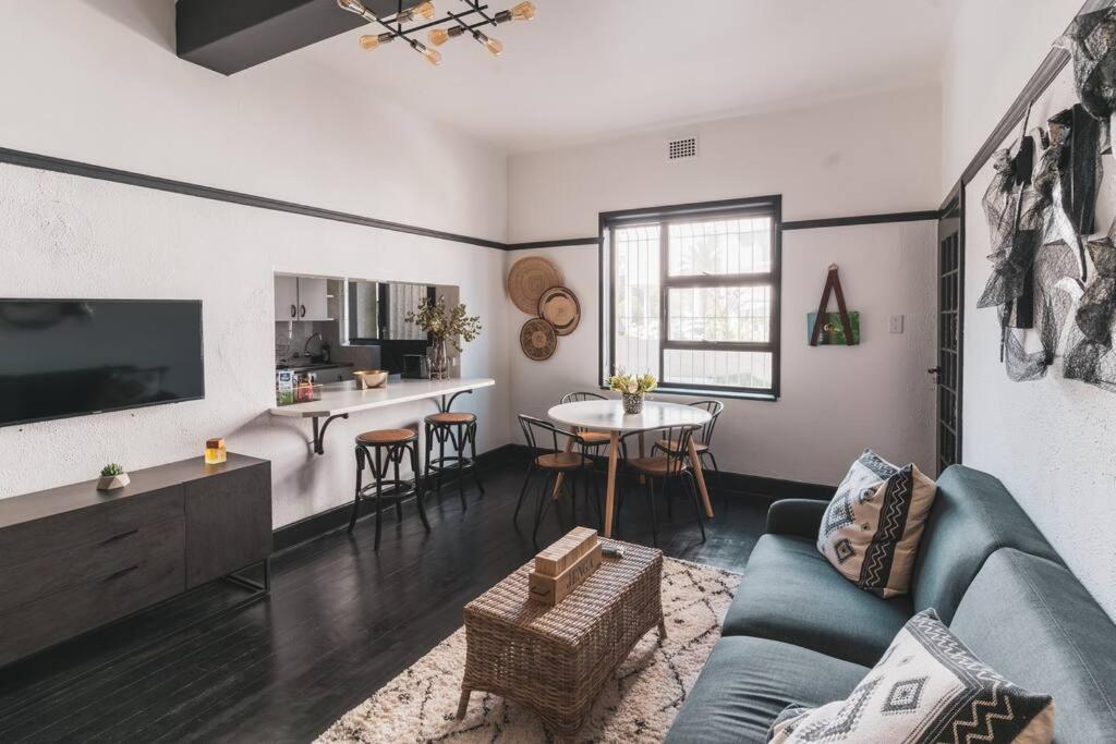 Cozy One-bedroom In The Heart Of Sea Point Apartment *