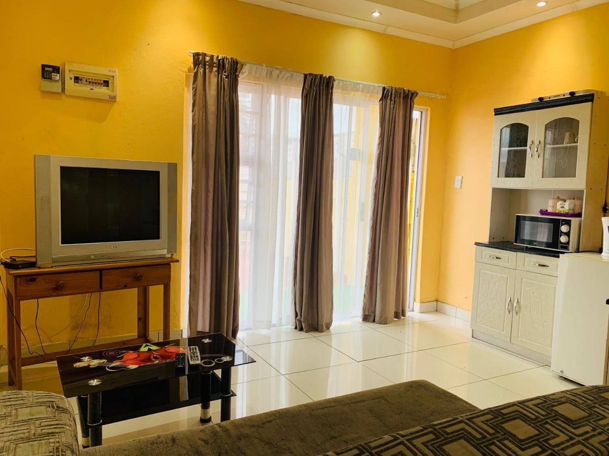 7 On Bakers Guest house 2*