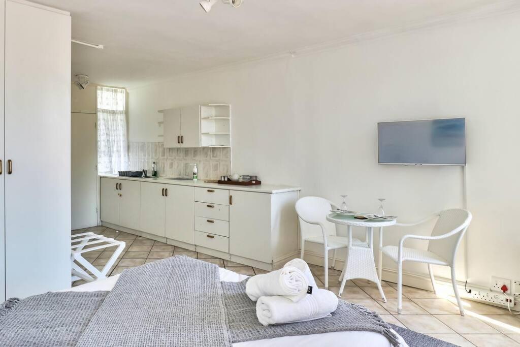 Small Basic In Atlantic Towers Sea Point Apartment