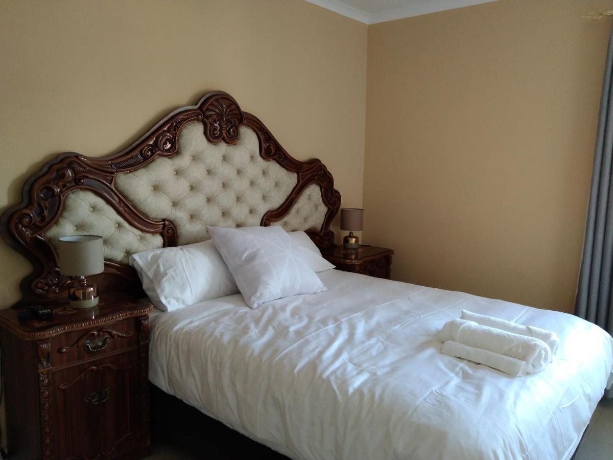 24 Wrench Glenlilly Parow Guest house *