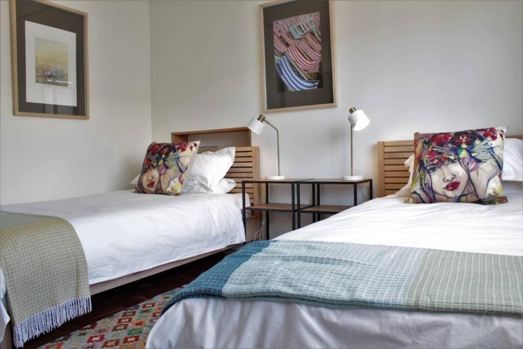 Table Mountain Views, Modern,lots Of Natural Light, With Parking Apartment