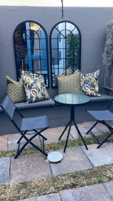 Cheerful 2 Bedroomed Townhouse With Patio Cape Town