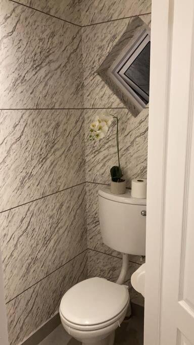 Cheerful 2 Bedroomed Townhouse With Patio Apartment Cape Town