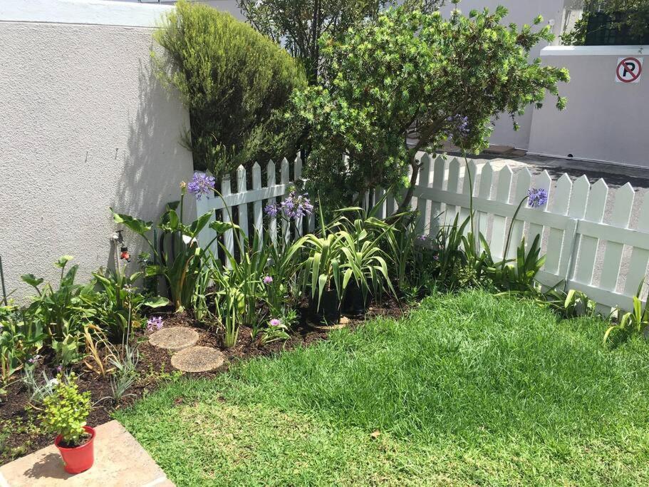 Cheerful 2 Bedroomed Townhouse With Patio *