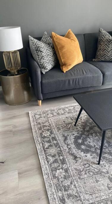 Cheerful 2 Bedroomed Townhouse With Patio * Cape Town