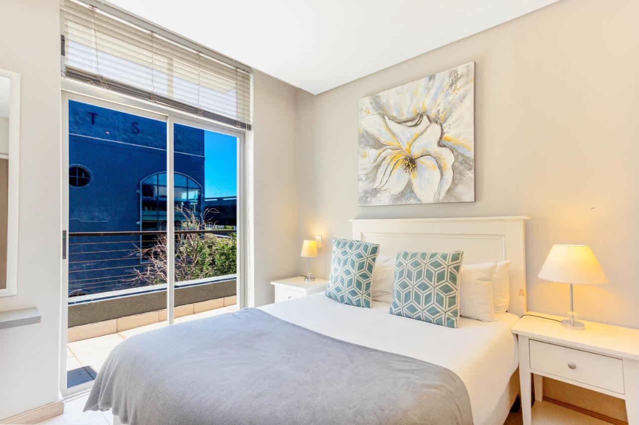 Three Bedroom - Fully Furnished With Balcony Cape Town