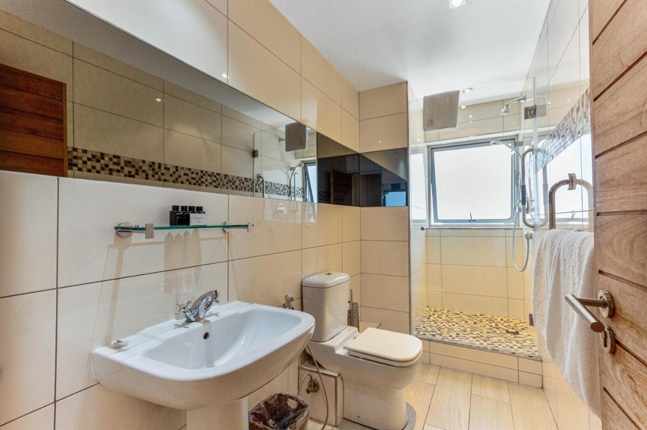 Apartment Three Bedroom - Fully Furnished With Balcony *
