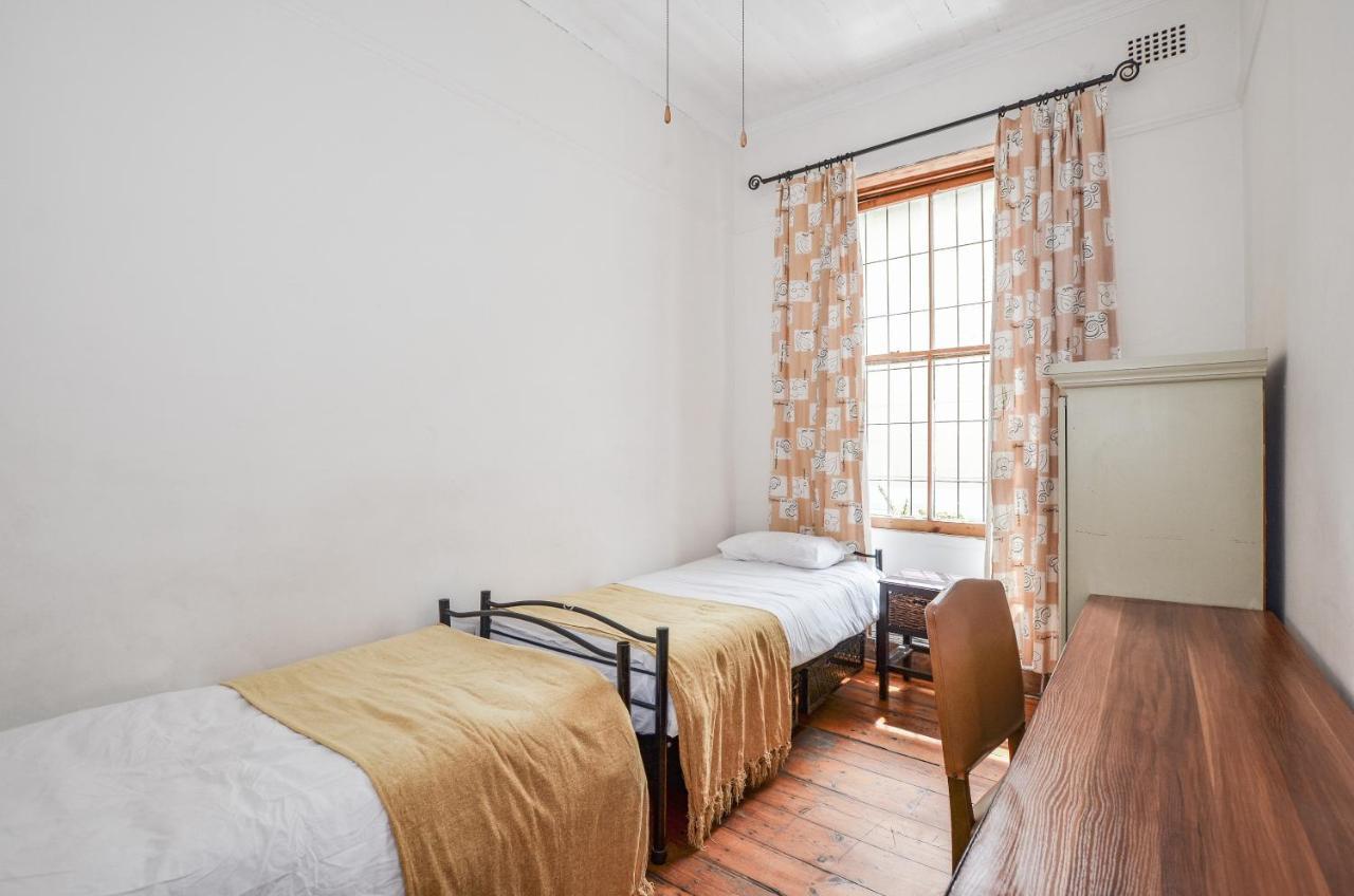 Oak Backpackers Hostel