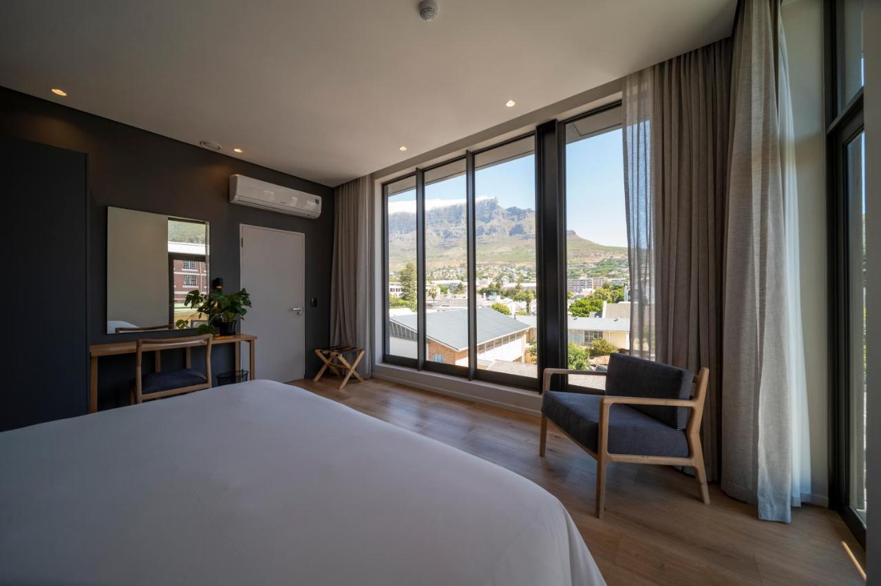 Kloof Street - Lion Roars & Hotel Cape Town