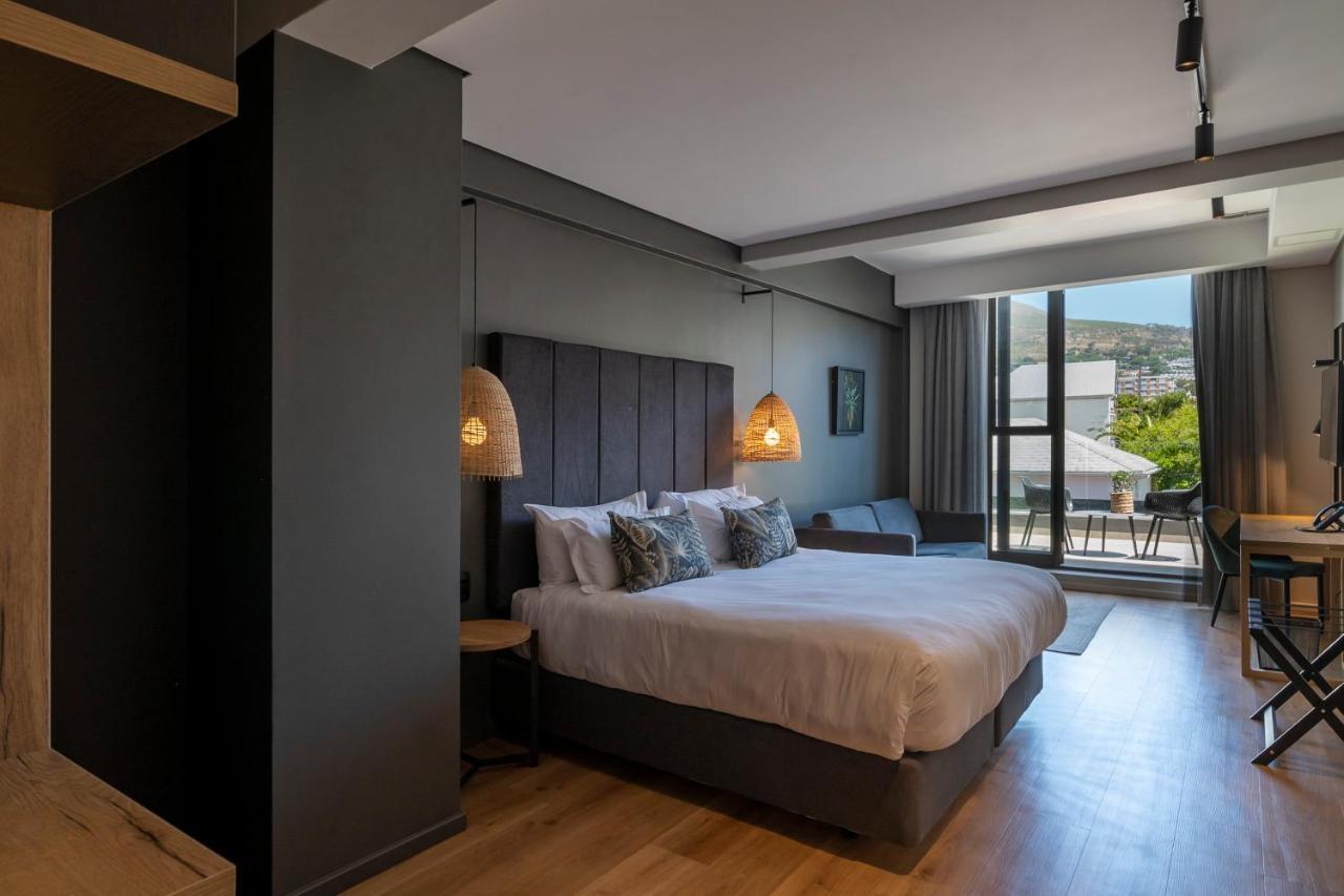 Kloof Street - Lion Roars & Hotel Cape Town
