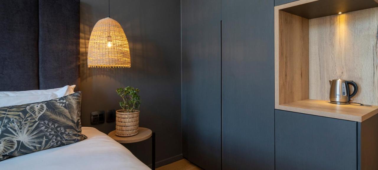 Kloof Street - Lion Roars & Hotel Cape Town