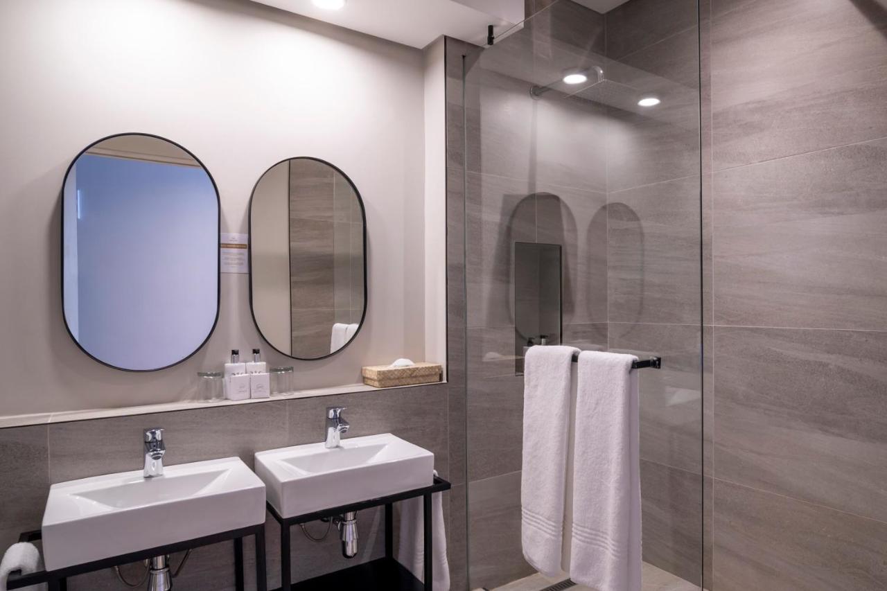 Kloof Street - Lion Roars & Hotel 4*