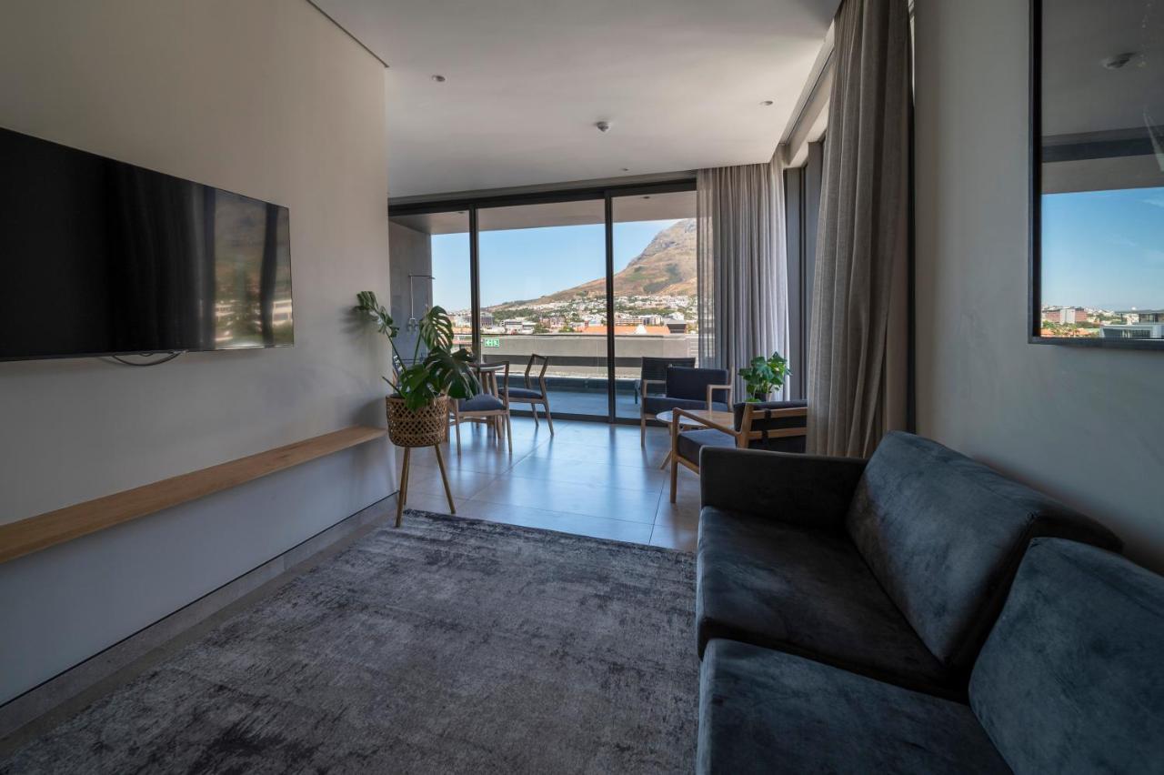 Kloof Street - Lion Roars & Hotel Cape Town