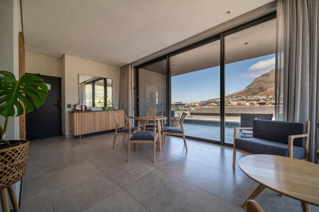 Kloof Street - Lion Roars & Hotel Cape Town