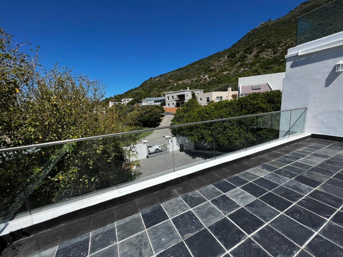 Holiday home 7 Bedroom Livadia Pallace *