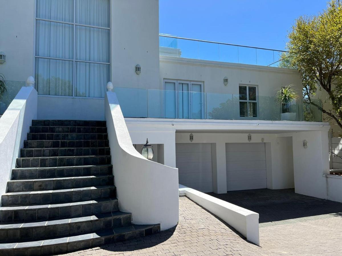 Holiday home 7 Bedroom Livadia Pallace *