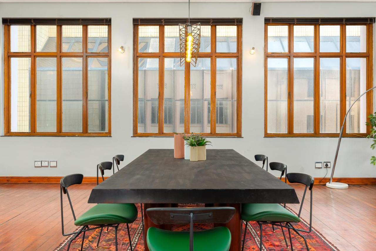 Inner City New York Style Loft, Pool Table Apartment *