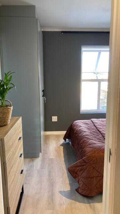 Cheerful 2 Bedroomed Townhouse With Patio Cape Town