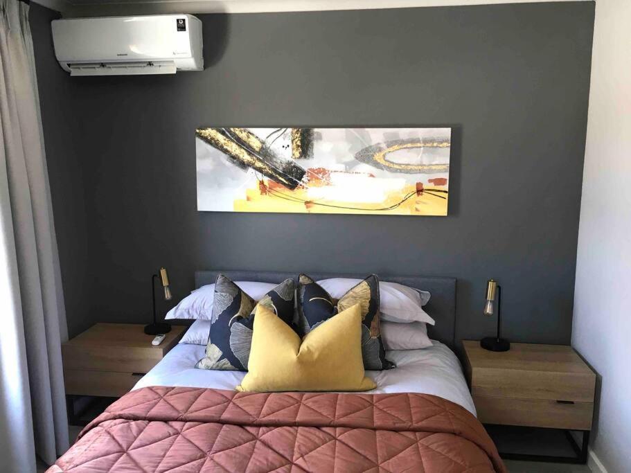 Cheerful 2 Bedroomed Townhouse With Patio Apartment *