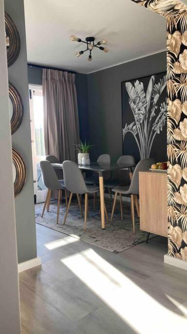 Cheerful 2 Bedroomed Townhouse With Patio Apartment Cape Town