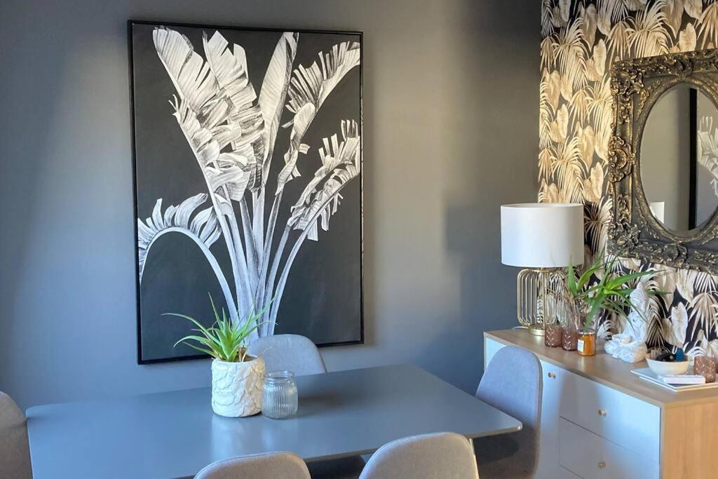 Cheerful 2 Bedroomed Townhouse With Patio Apartment