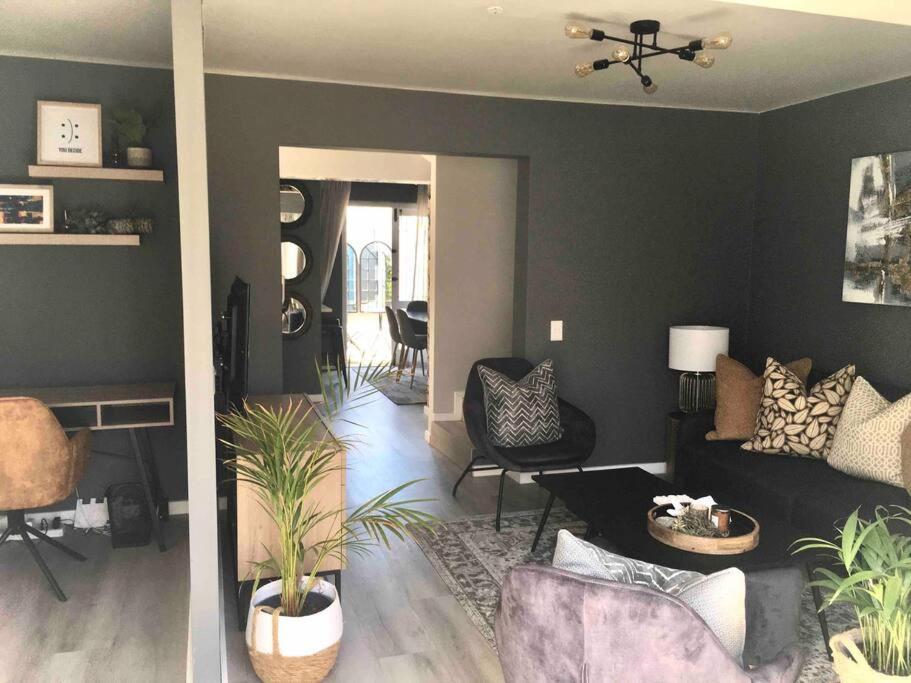 Cheerful 2 Bedroomed Townhouse With Patio Apartment