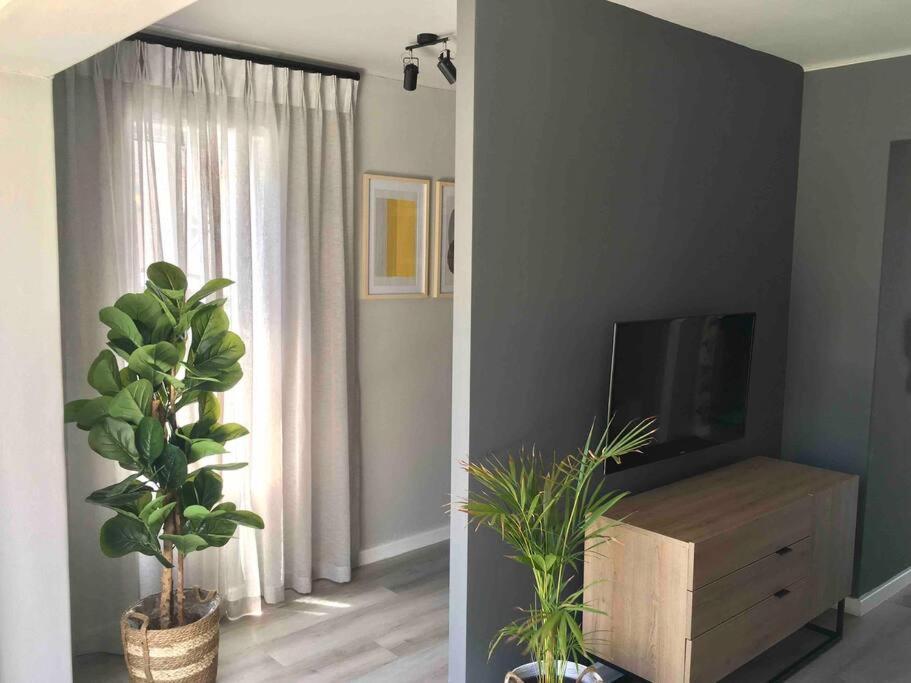 Cheerful 2 Bedroomed Townhouse With Patio Cape Town