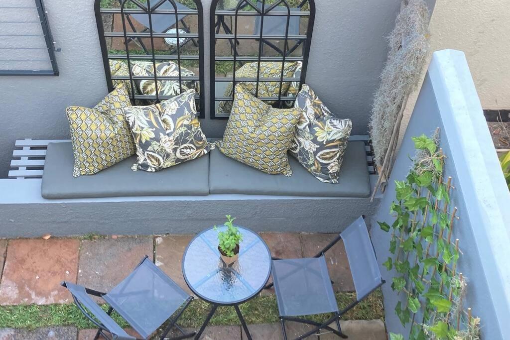 Apartment Cheerful 2 Bedroomed Townhouse With Patio