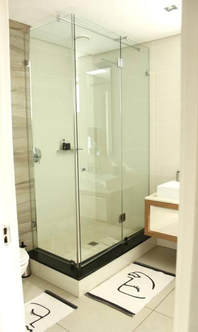 The Crystal Towers One-bedroom Studio Apartment Cape Town