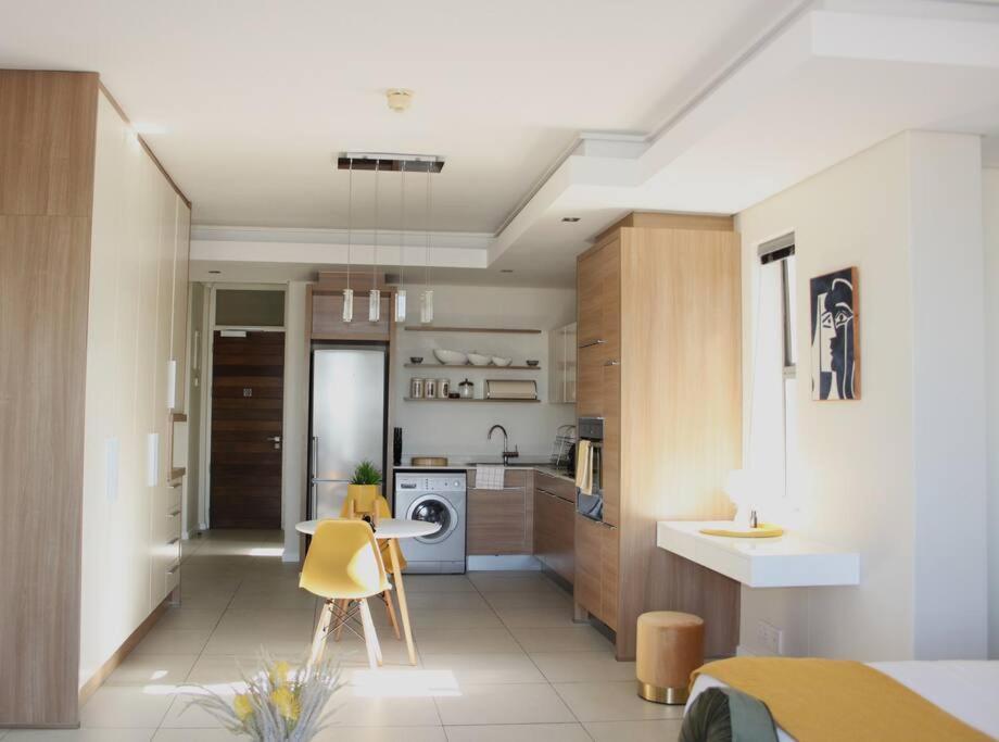The Crystal Towers One-bedroom Studio Cape Town