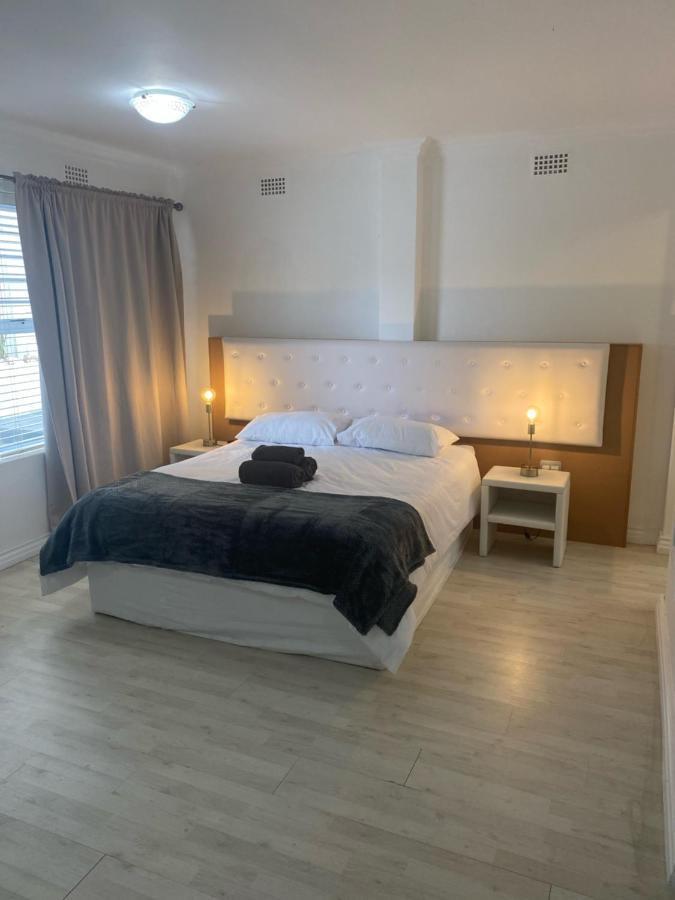 Holiday home 7 Bedroom Livadia Pallace Cape Town
