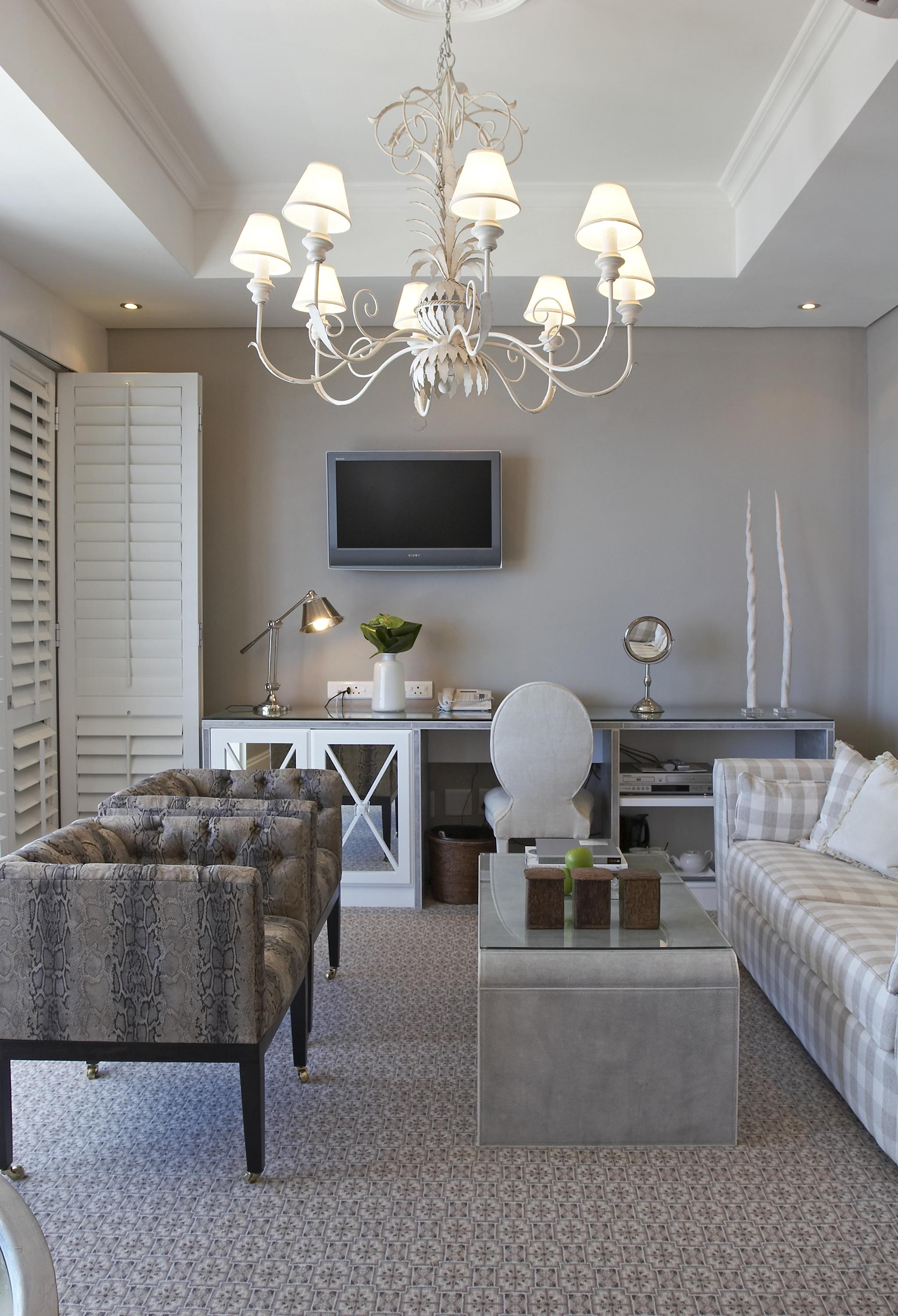 Twelve Apostles & Hotel 5*